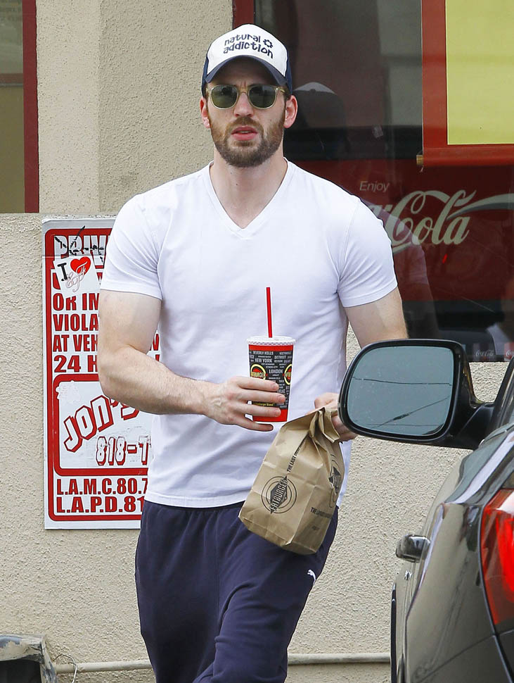Chris Evans goes for a burger
