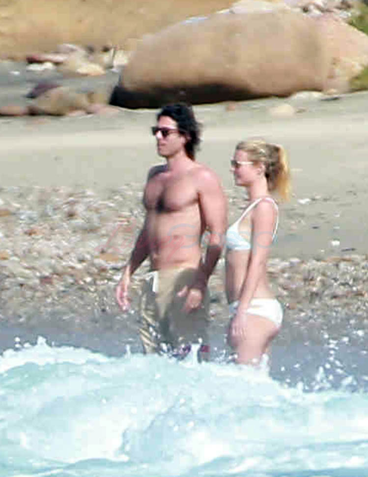 Gwyneth & Brad on holiday
