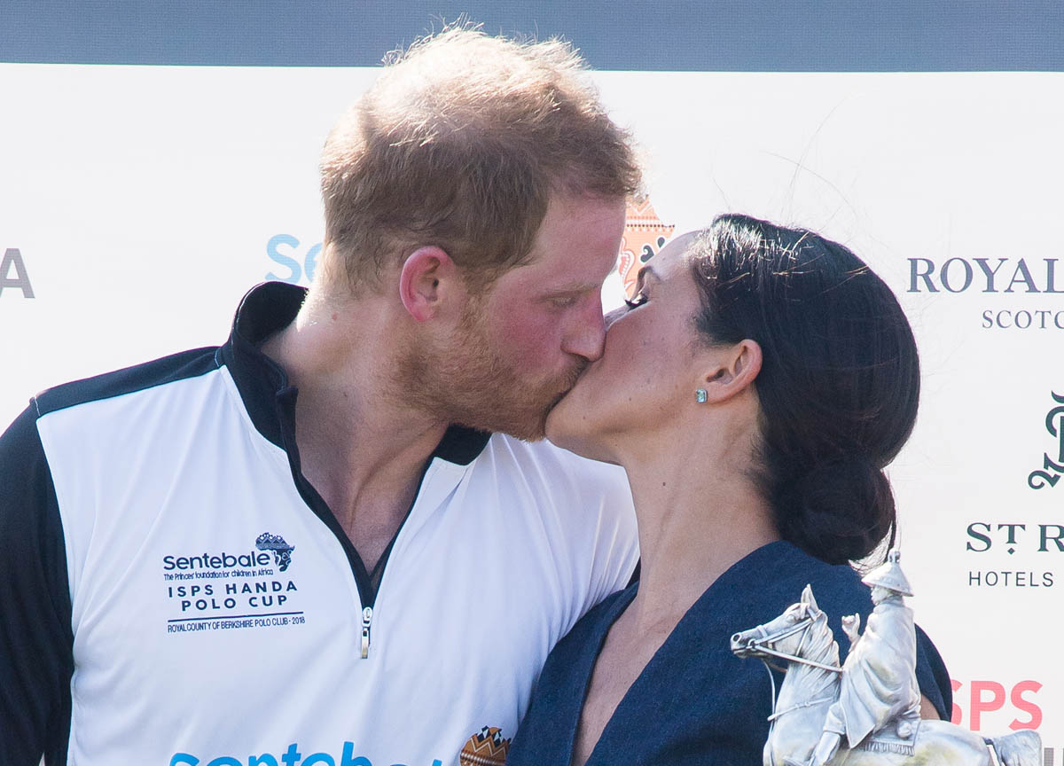 Harry & Meghan kiss at polo