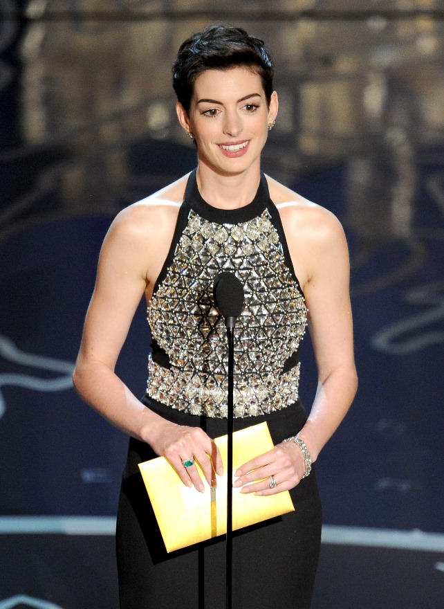 Anne Hathaway: Worst Oscar Presenter?