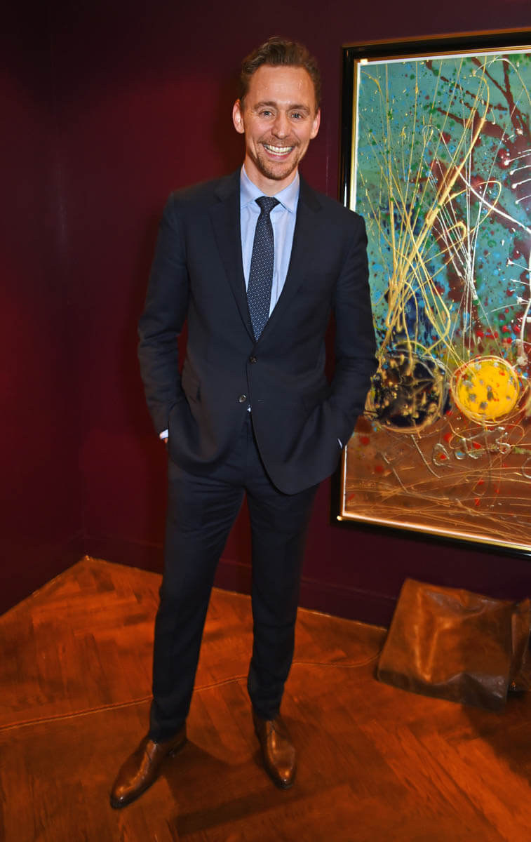 Tom Hiddleston vs Roger Federer