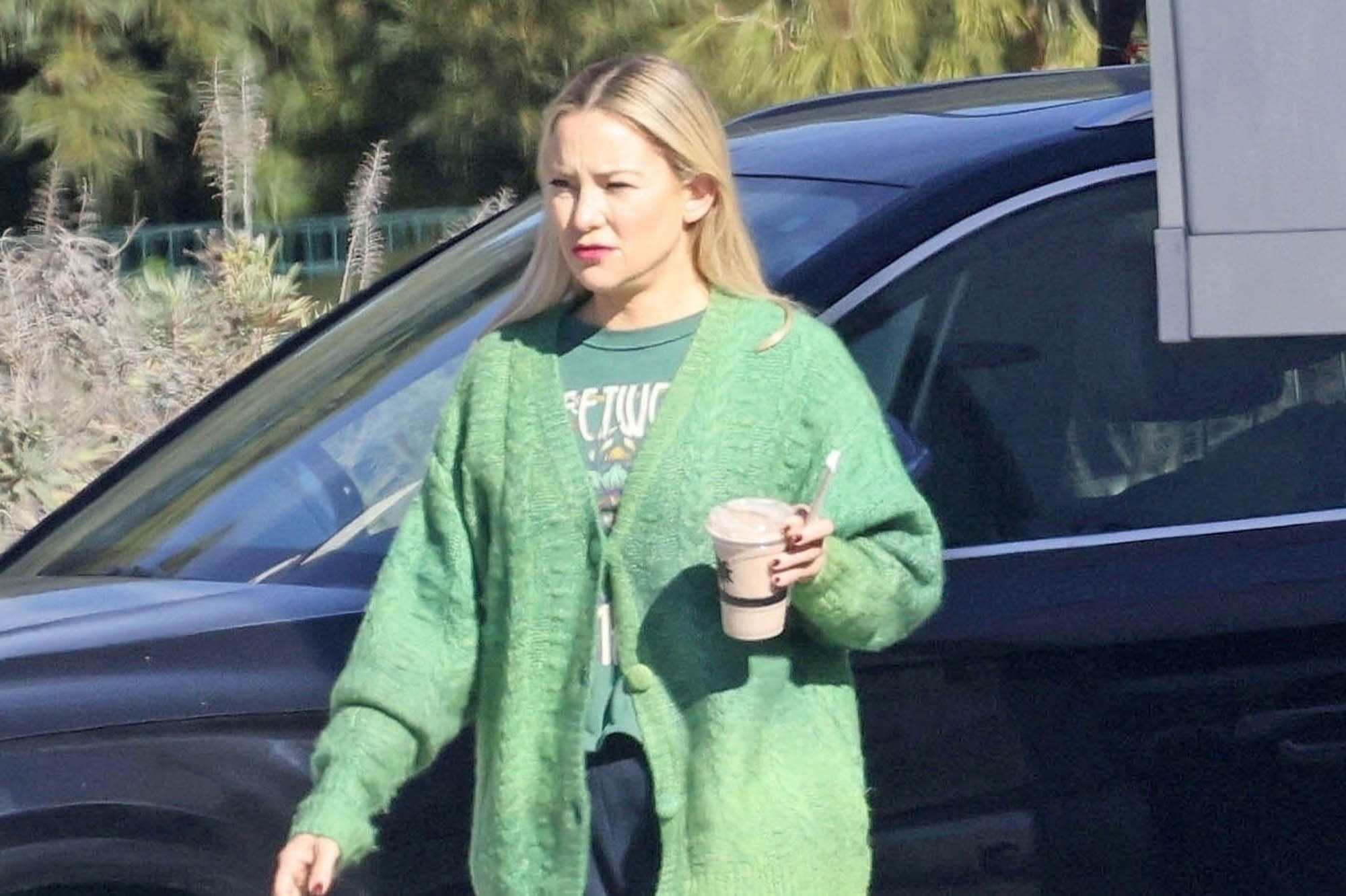 Kate Hudson on set