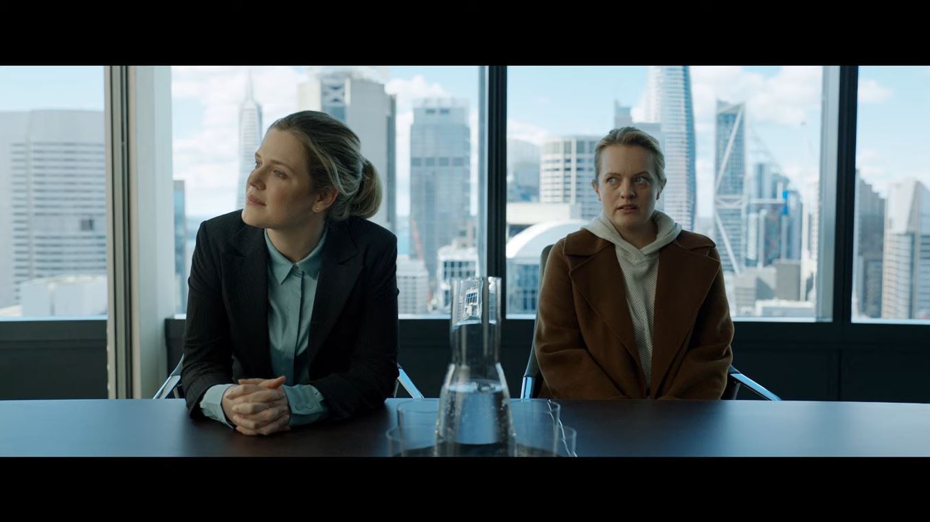 Elisabeth Moss takes over the Johnny Depp-less Invisible Man