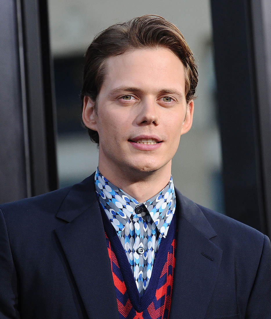 Bill Skarsgård and a bunch of kids in It