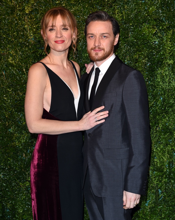 James McAvoy sings Barry Manilow