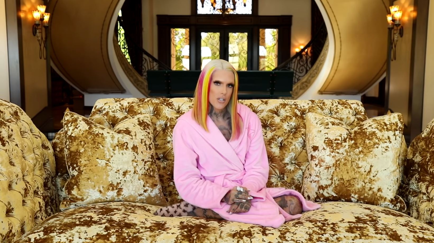 War of YouTubers: Jeffree Star Enters the Ring