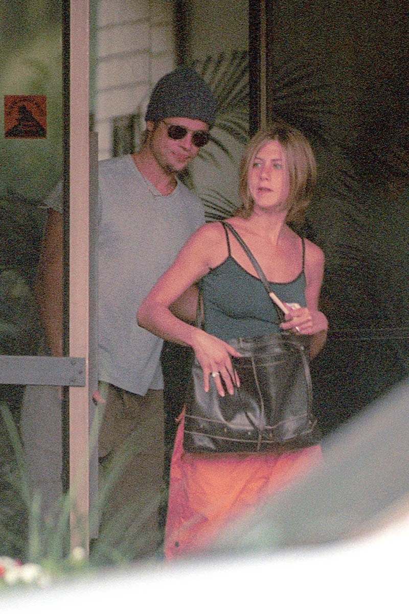 Gossip Nostalgia: Jennifer Aniston’s orange pants