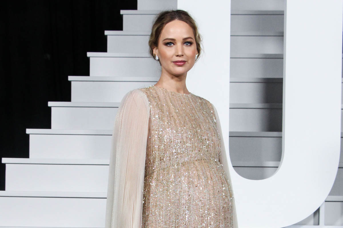 Jennifer Lawrence’s golden return to the red carpet