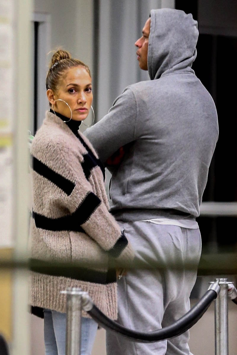 JLo’s engagement (no)glow?