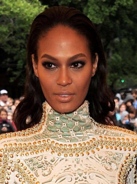 This is NOT Zoe Saldana