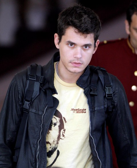 Jen’s Piece Looks Young and Hot