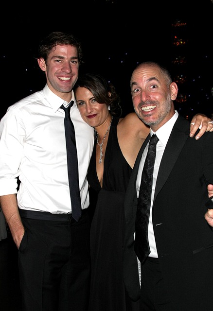 Jim & Pam: Romance in the rain?