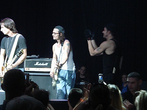 The Daily Quiveration: Johnny on Stage