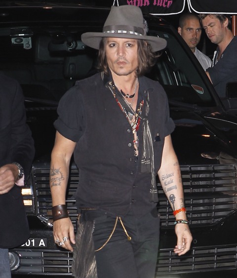Johnny Depp: make up and accessorise