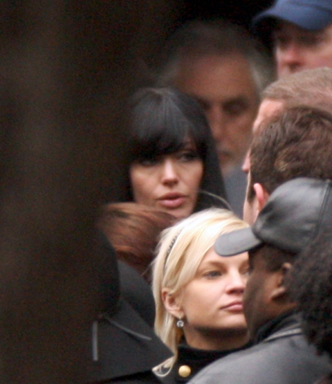 Jolie Blonde > Jolie Black?