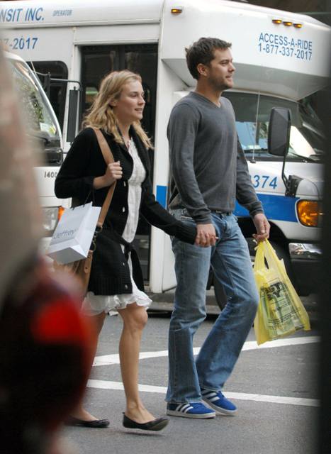 Joshua Jackson > Paris Fashion Week