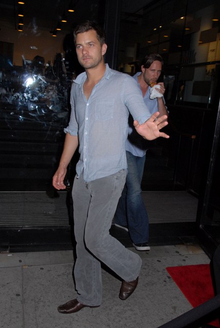 Joshua Jackson > Sean Avery