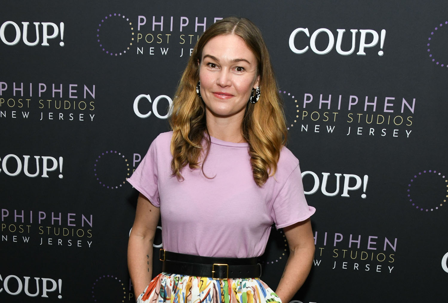 Julia Stiles appears