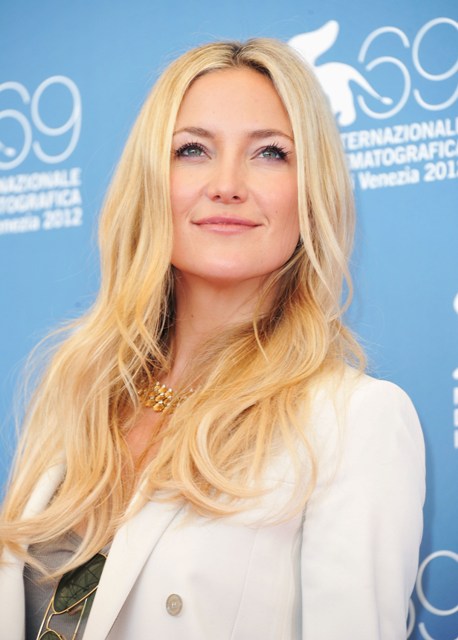 Kate Hudson: long pants and the fake hair test