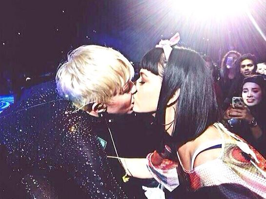 Katy shames Miley’s tongue