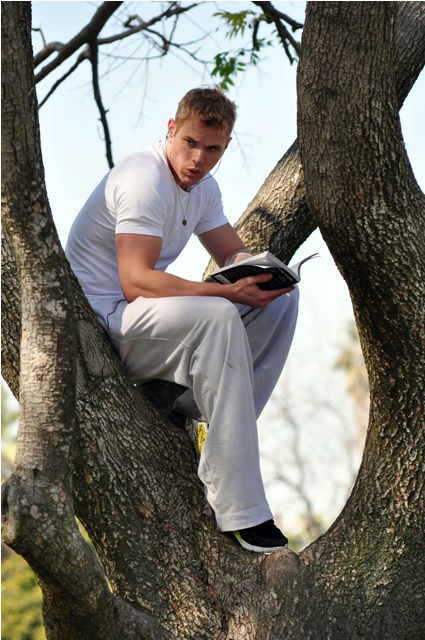 Worst of 2010: Kellan Lutz in a tree