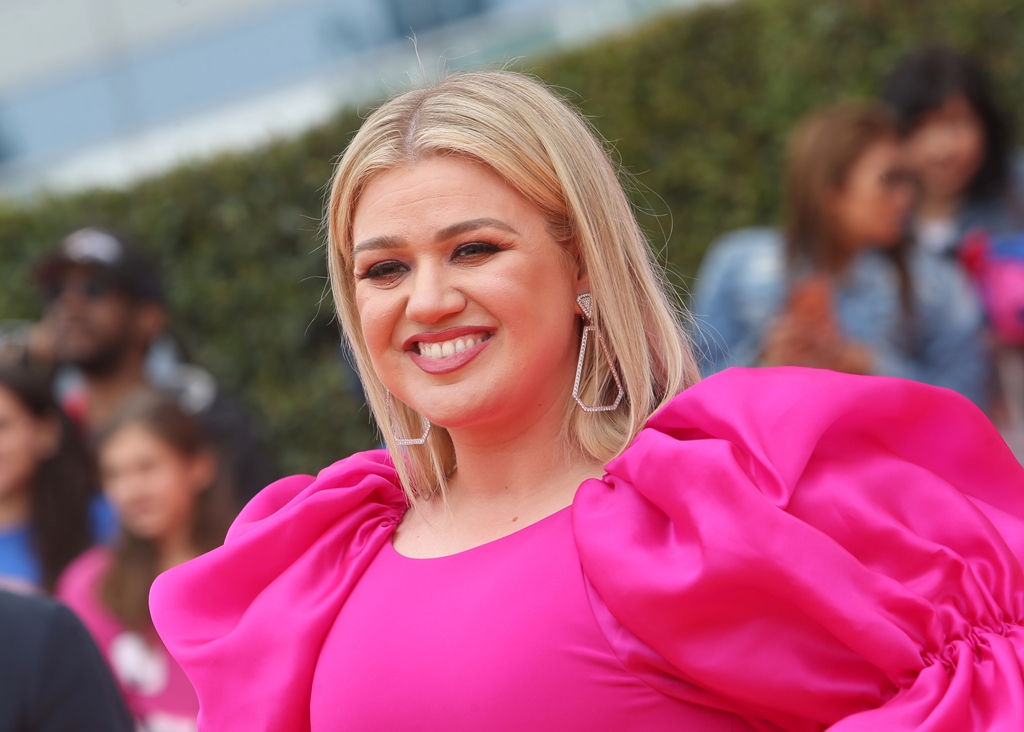 Kelly Clarkson wins an Emmy