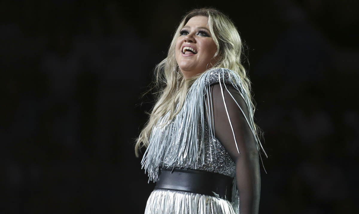 Kelly opens for Serena