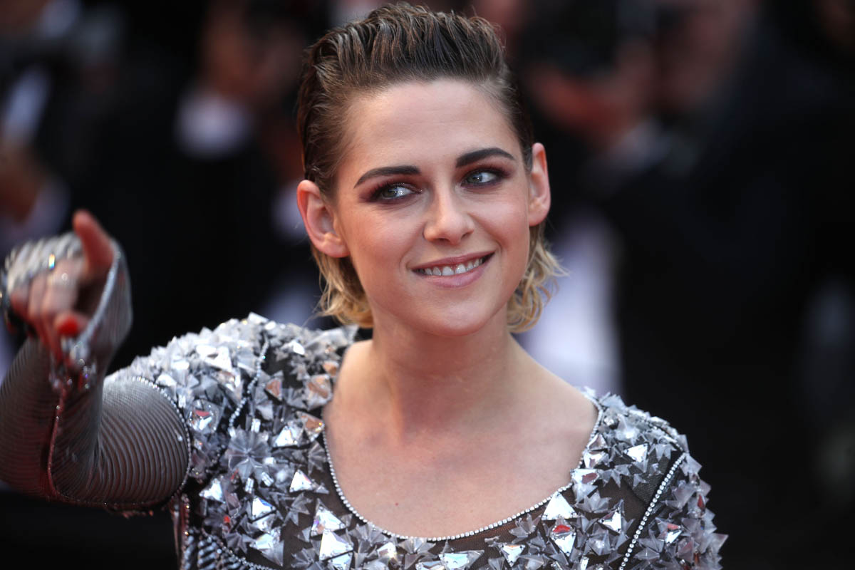 Kristen takes her shoes off