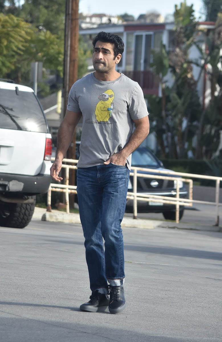 Kumail goes for lunch, gets papped