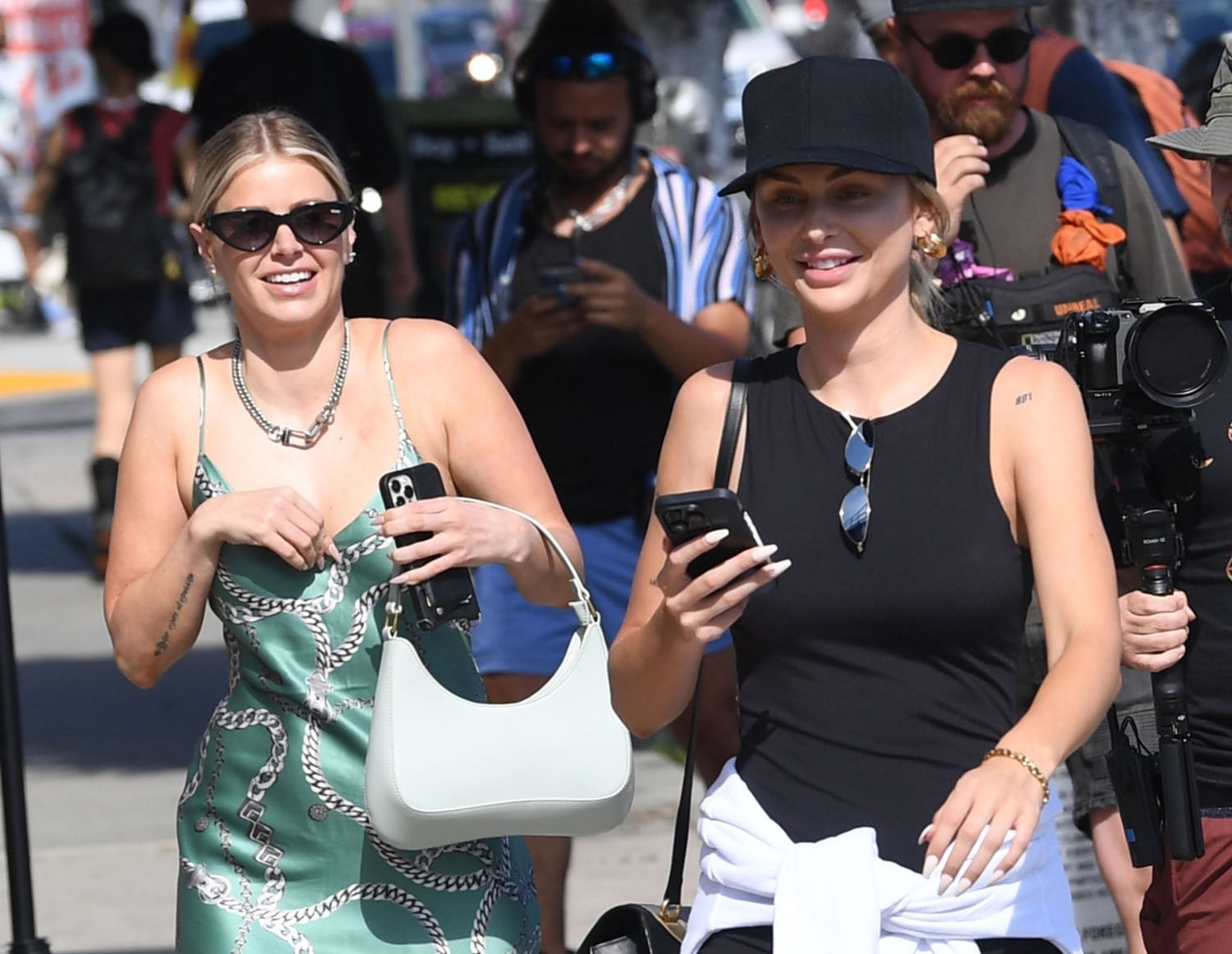 Raquel wants her bag