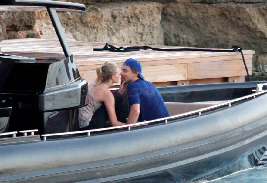 Leo’s tongue kisses