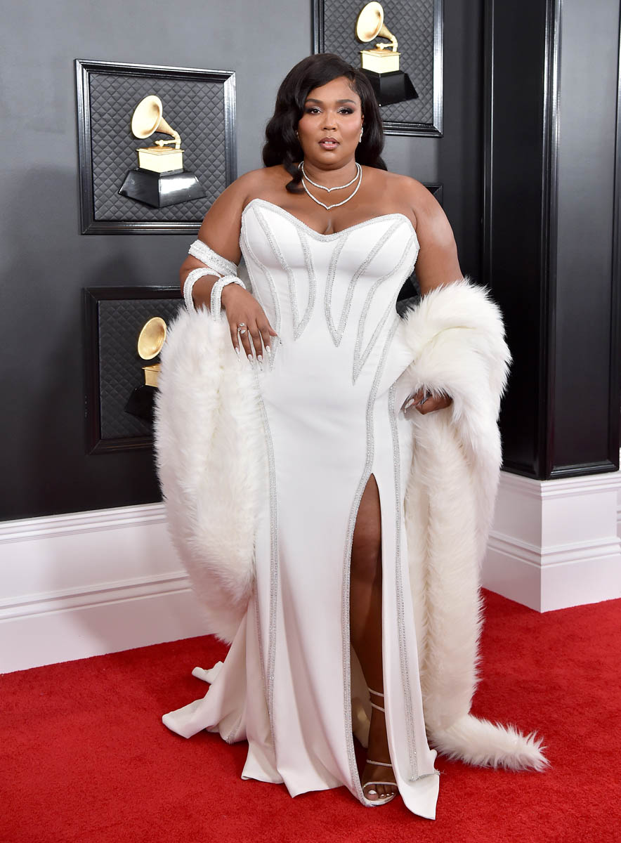 Lizzo & Ariana make the Grammys red carpet