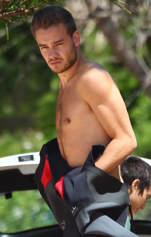 Fans sniffing panties