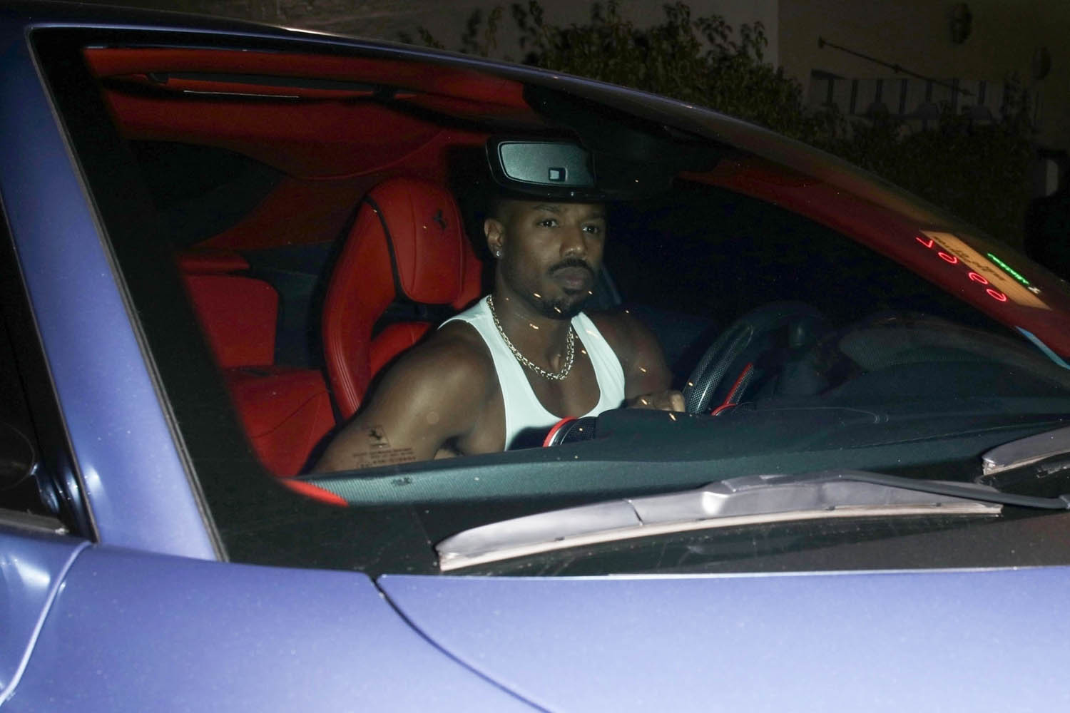 MBJ & Lori: Arms out, Abs out