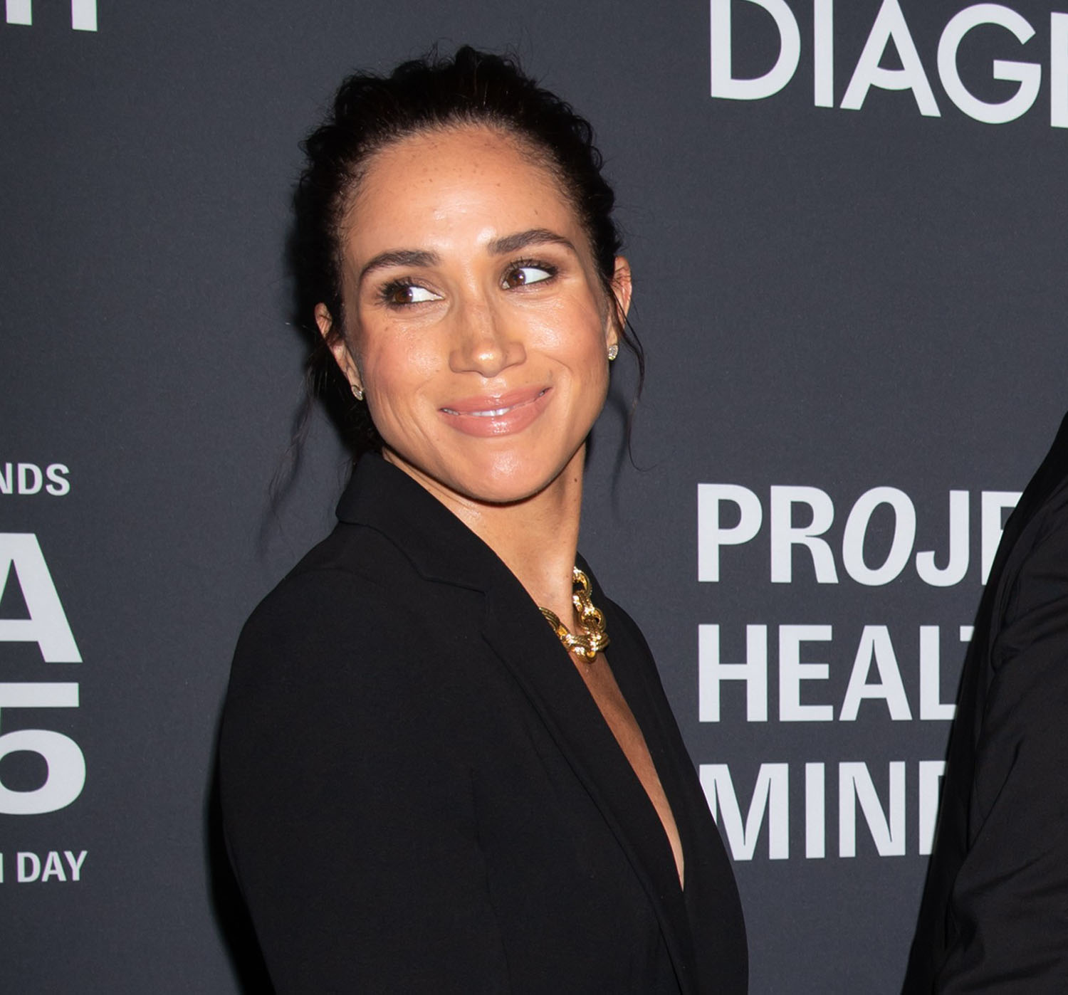 Meghan sells candles