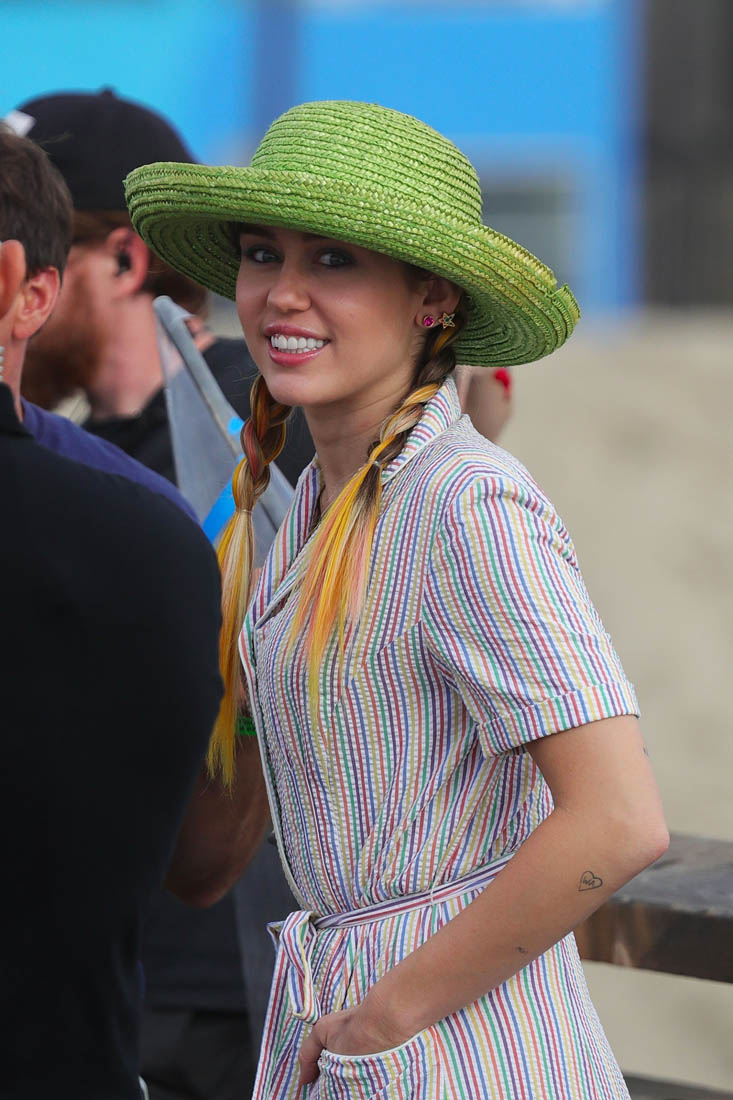 Smutty Social Media, November 24, 2017