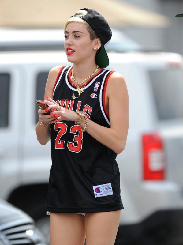 Miley’s ass to music