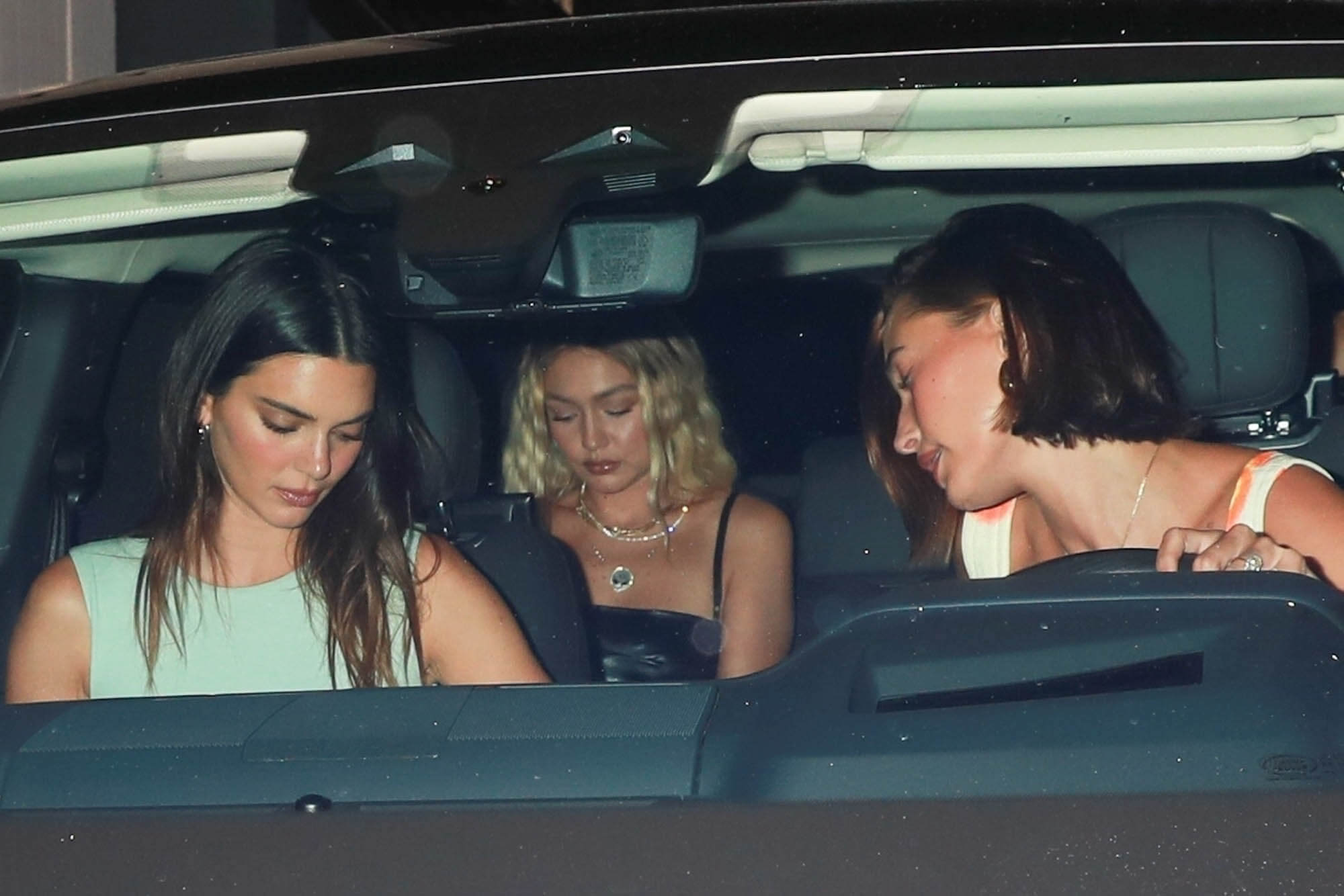 Gigi, Hailey, Kendall: Models out for dinner