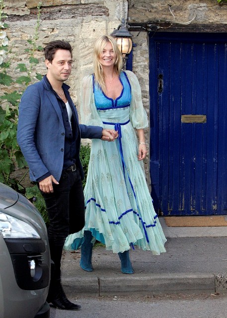 If the rehearsal dress is any indication