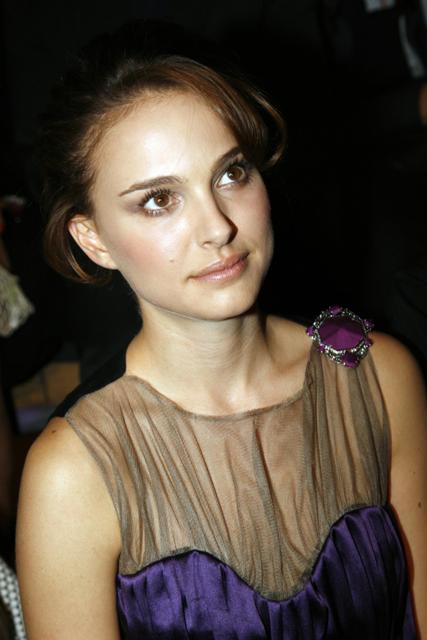 Natalie Portman: purple in Paris