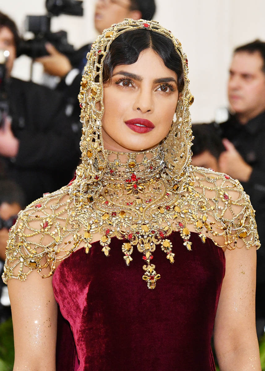 Priyanka Chopra & Olivia Munn: Best Met headpieces