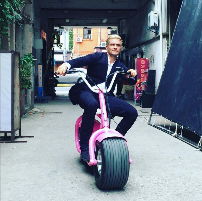 Orlando Bloom is blonde, and on Instagram