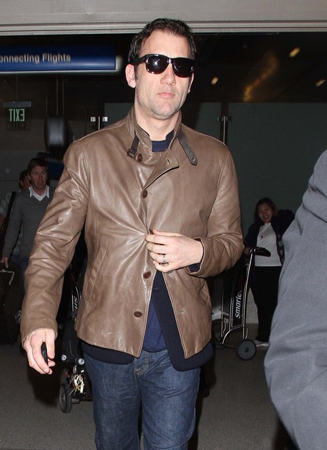 Leather jacket and knock knees