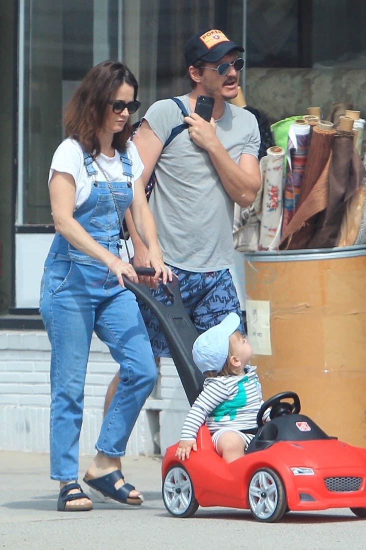 Pedro Pascal & Robin Tunney?