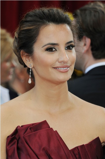 Best Face in spite of Bad Dress: Penelope Cruz
