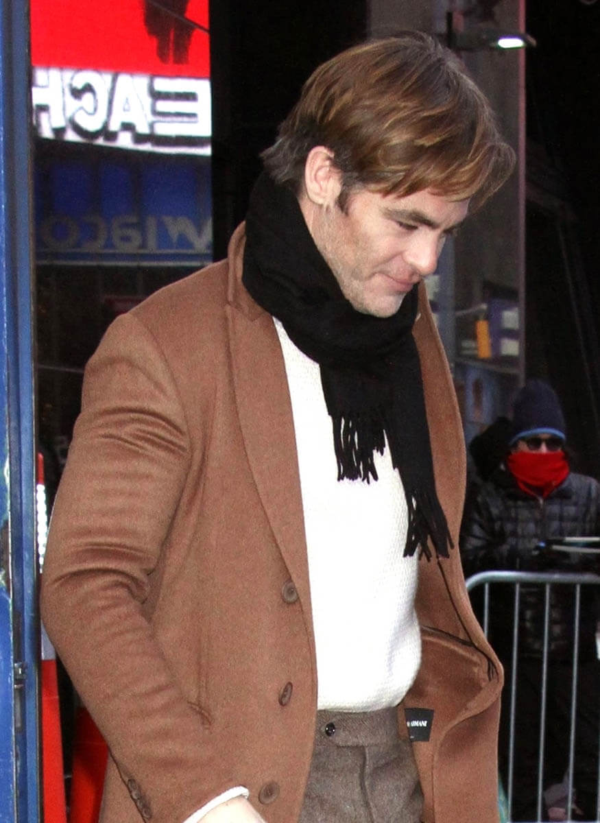 Chris Pine starts the day (again)