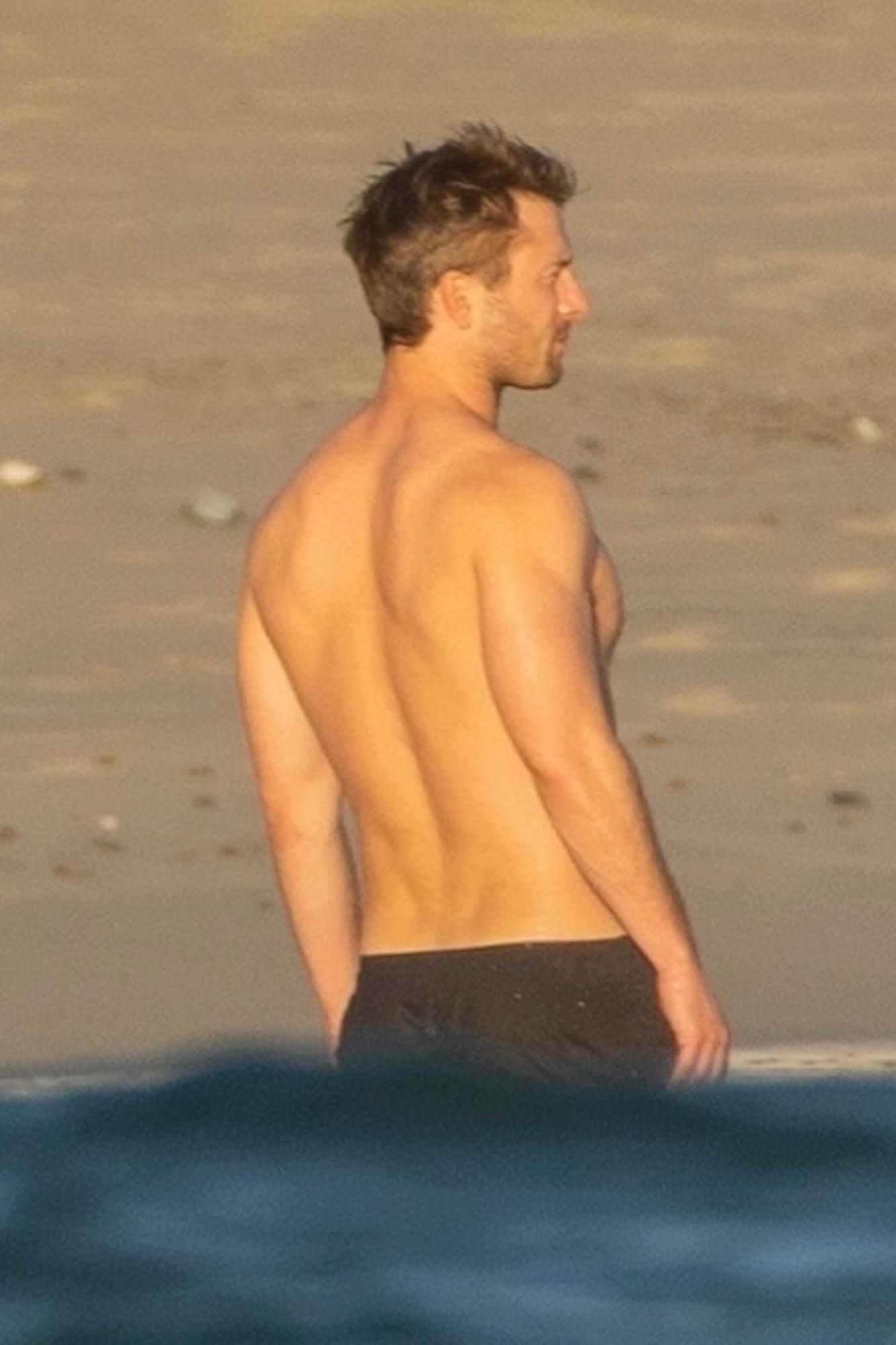 Glen Powell and an “Upgraded” new rom-com