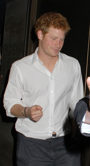 Single Hot Harry and his shirt hole