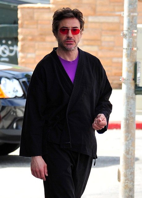 RDJ short pants, purple shirt