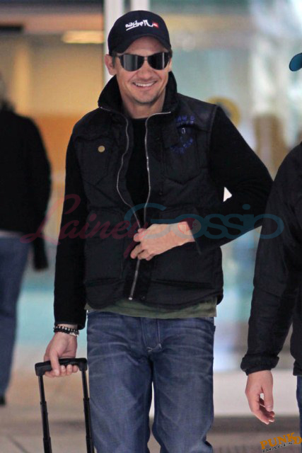 Jeremy Renner...hot?